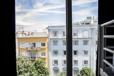 Avenue Rooms & Suites