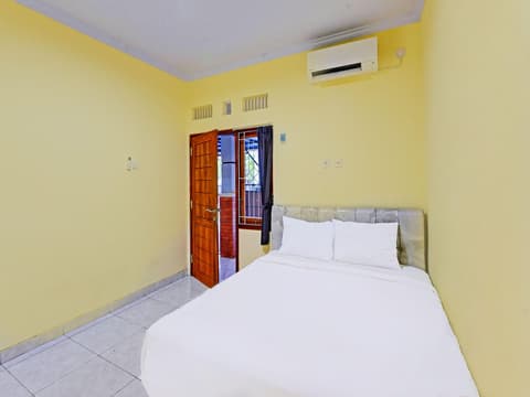 OYO 90823 Casa Jupiter Shine