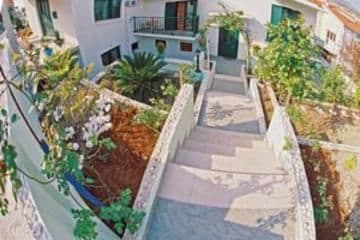 APARTMENTS PAPE