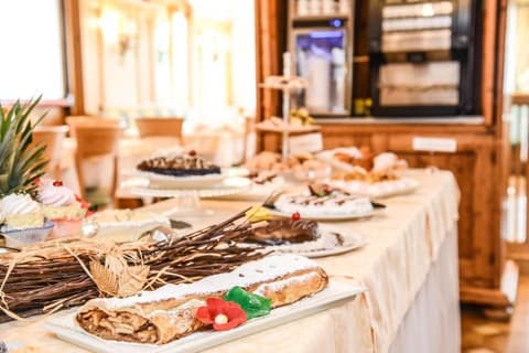 CORONA PINZOLO WELLNESS DOLOMITE & FAMILY