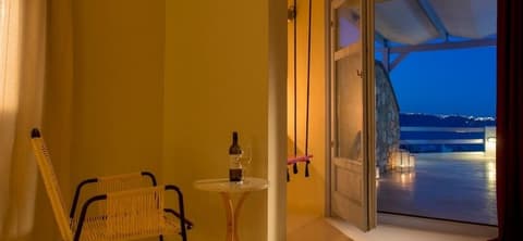 EARINO SUITES & VILLAS