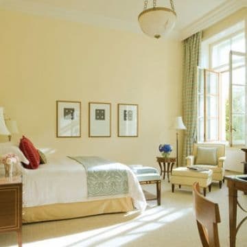 FOUR SEASONS HOTEL LION PALACE