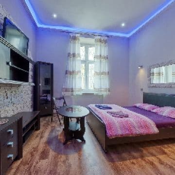 QUEENS APARTMENTS & HOSTEL 70S