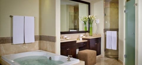 VILLA DEL PALMAR LUXURY RESIDENCES