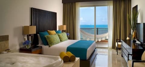 VILLA DEL PALMAR LUXURY RESIDENCES