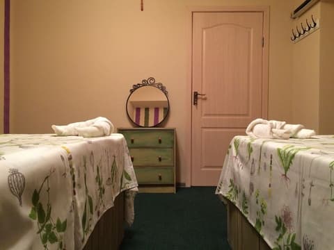 CROISSANT BAKERY AND