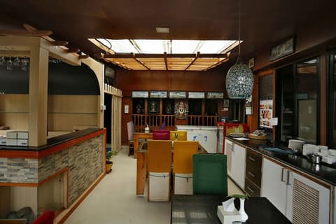 SHANGRI-LA BOUTIQUE HOTEL