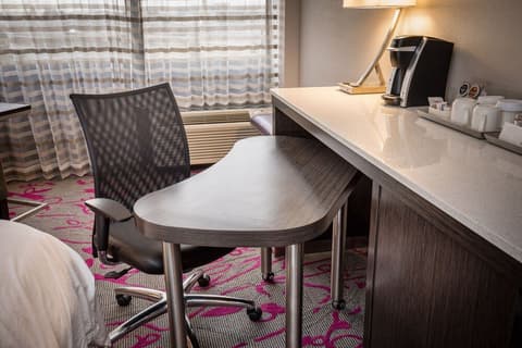 RADISSON HOTEL OAKLAND AIRPORT