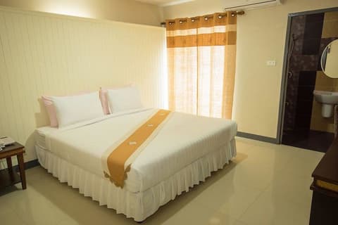 THE CORNER HOTEL - ADULTS ONLY