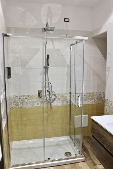 CENTRAL STATION GARIBALDI, 