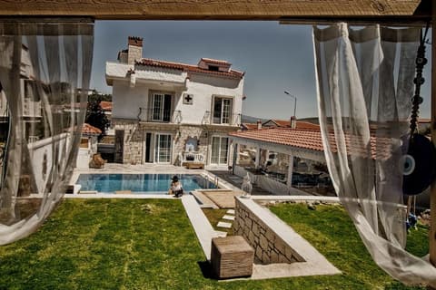 NAZ KONAK ALACATI