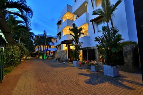 ST. LACHLAN HOTEL & SUITES