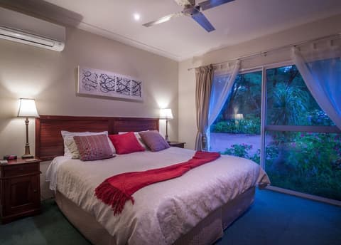 ROSEWOOD GUESTHOUSE, 