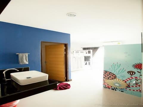 BEDBOX GUESTHOUSE HOSTEL