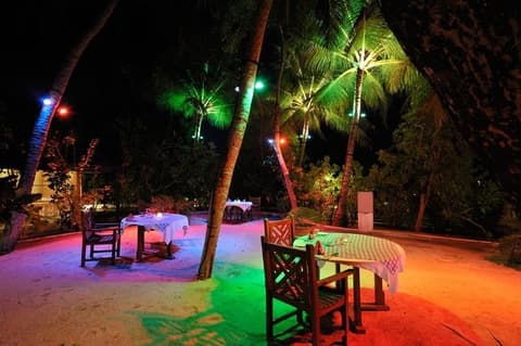 HOLIDAY ISLAND RESORT & SPA