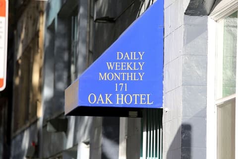 OAK HOTEL