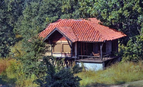 PUGDUNDEE SAFARIS-KANHA EARTH LODGE