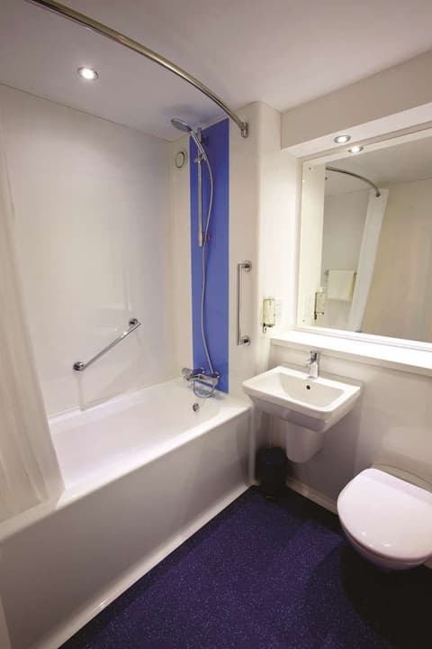 TRAVELODGE BATH WATERSIDE, 