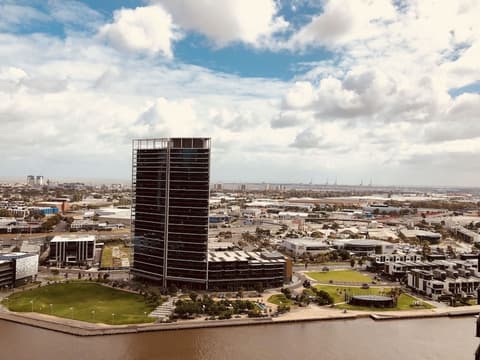 WINSTON APARTMENTS DOCKLANDS