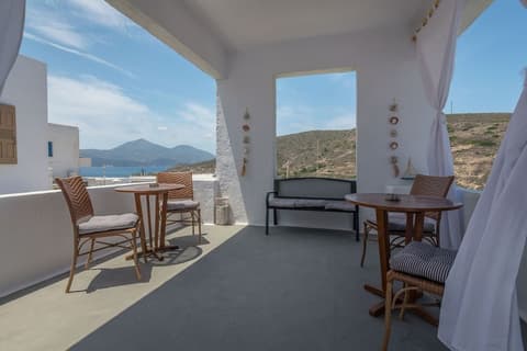 MOMENTS ROOMS