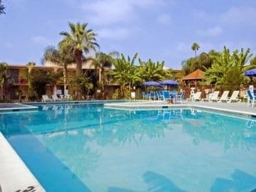 SURESTAY PLUS HOTEL  BAKERSFIELD NORTH