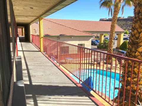 America's Best Inn & Suites