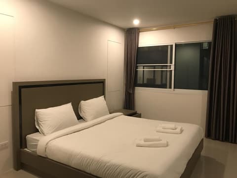 S.E.T Thanmongkol Residence