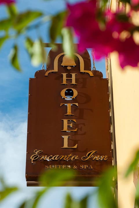 El Encanto Inn & Suites, 
