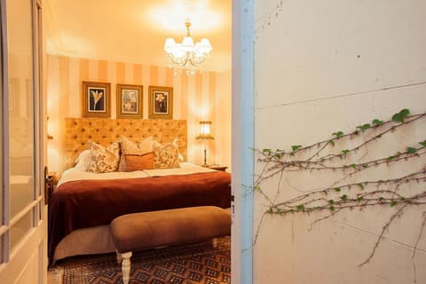 Goble Palms Guest Lodge & Urban Retreat