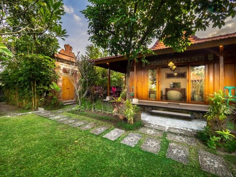 Tiis Garden Puri Villas