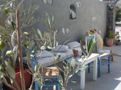 Thera Incognita Studios