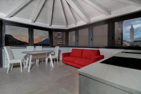 Lake Como Apartments