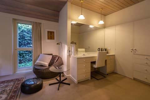 Cygnet, Studio on Sturt