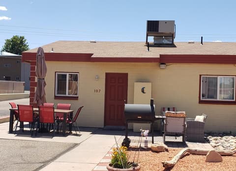 Red Rock Motel and Dam Motel, 