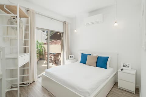 Drapes Design Apartments by An Island Apart, 