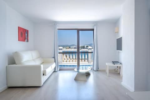 Jacaranda Apartments & Studios, 