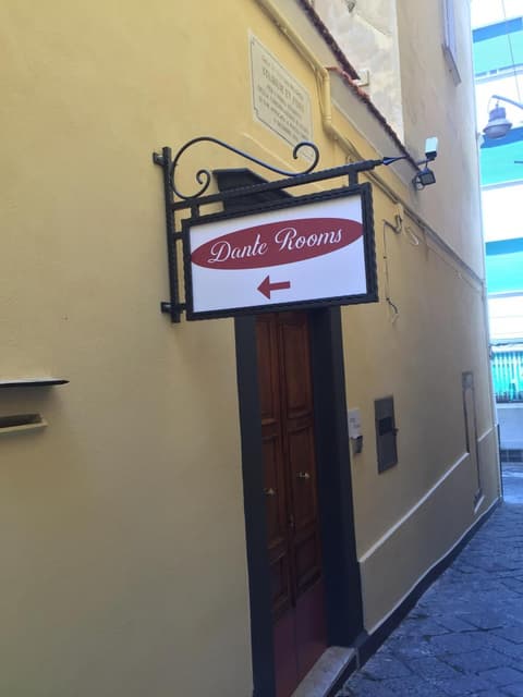 Dante Rooms