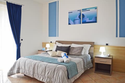 Perla Hotel e Garden - Parking and Pool - Open area with Beautiful view of the Landscape