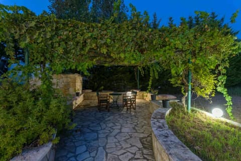 Eleni Studios & Apartments