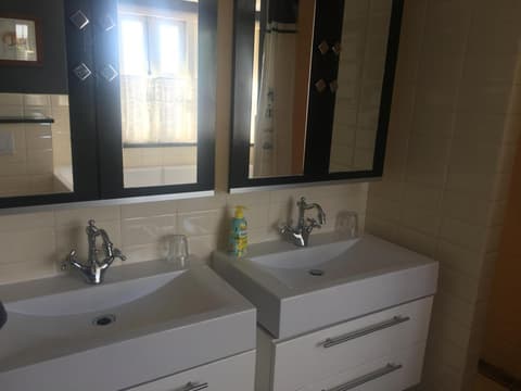 Luc's Place, jaccuzi, waterbed