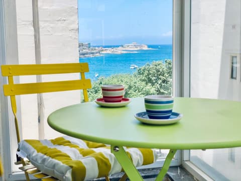 Apartments by Sliema promenade and beach