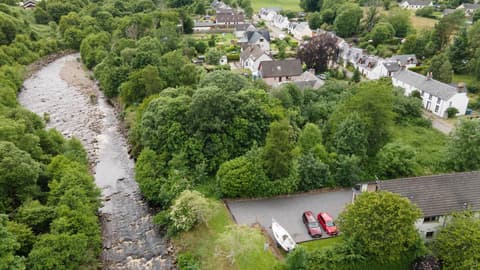 Loch Ness Balcony Apartment