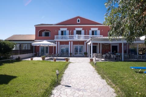 Christina Beachfront Rooms By Hotelius, 