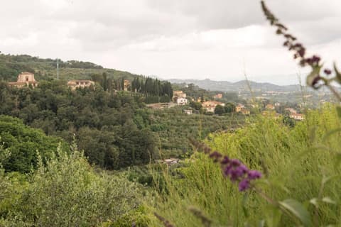 Charming apartment in Lastra a Signa with included parking