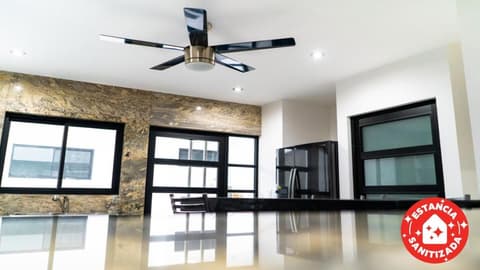 ECONOSUITES FUNDIDORA, 