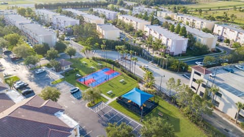 DISNEY PARKS- International Dr - Orlando Luxury Condominium- Fully Equipped - 3bed & 2 bath-