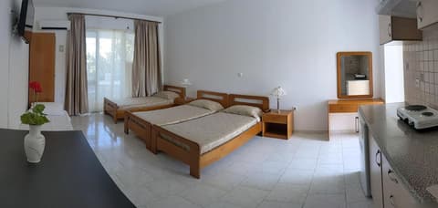 Artemis Studios - Pool and garden
