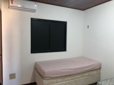 Guarajuba - BA - Confortável casa com 3 quartos, 2 suites