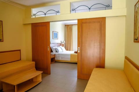 Coloma Apartments Pefkos, 