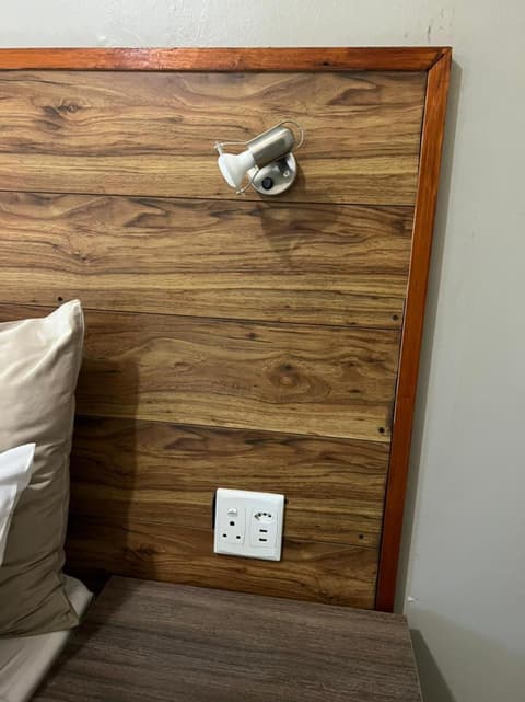 Hirondelle @ 45 Old Paarl